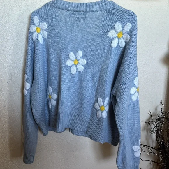 Daisy sweater Jcpennys woman’s Large - Picture 5 of 5